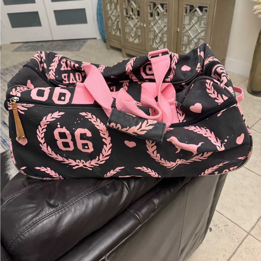 Duffle rolling bag ( by pink )
